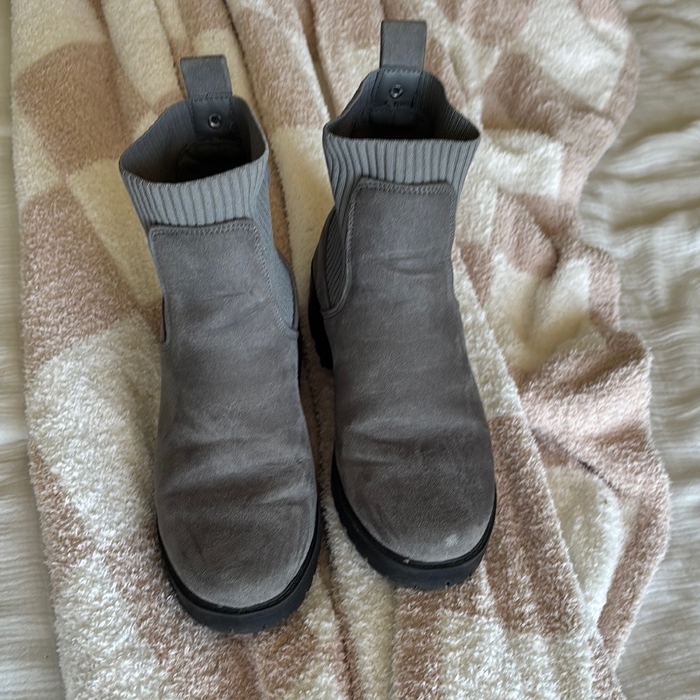 Women’s Gray Chelsea Boots